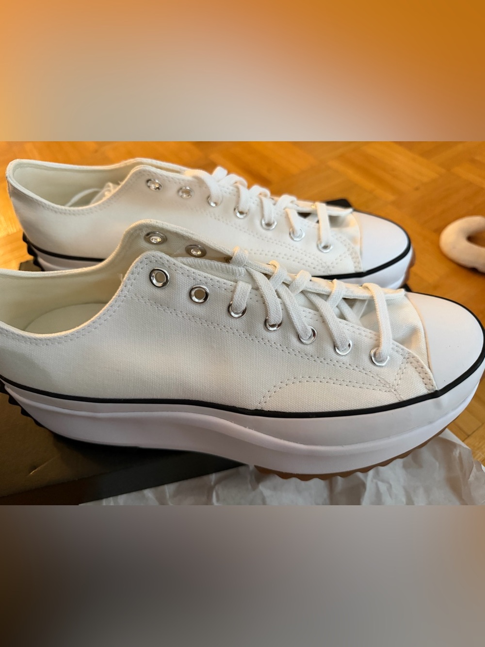 Converse low size 12 men - 13.5 women (new)